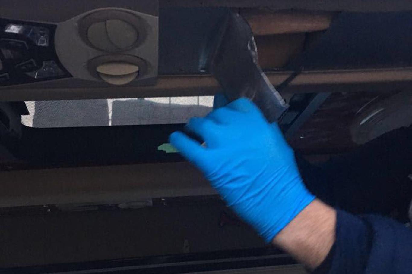 Minibüsün tavanına zulalanmış eroin ele geçirildi